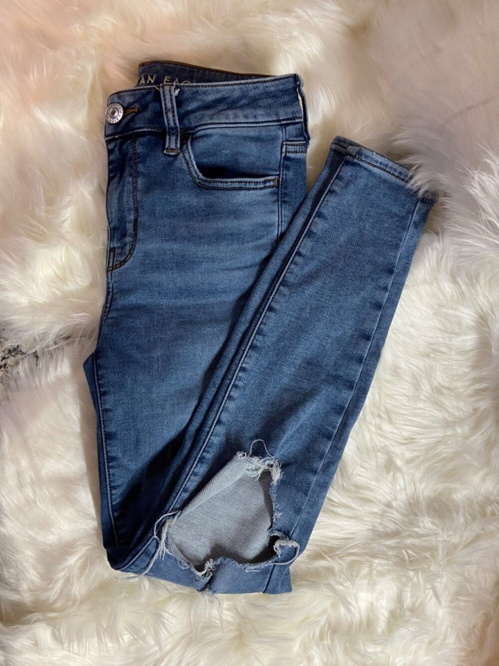 American Eagle Womens Size 4 Blue Jeans Jegging Next Level Stretch Distressed